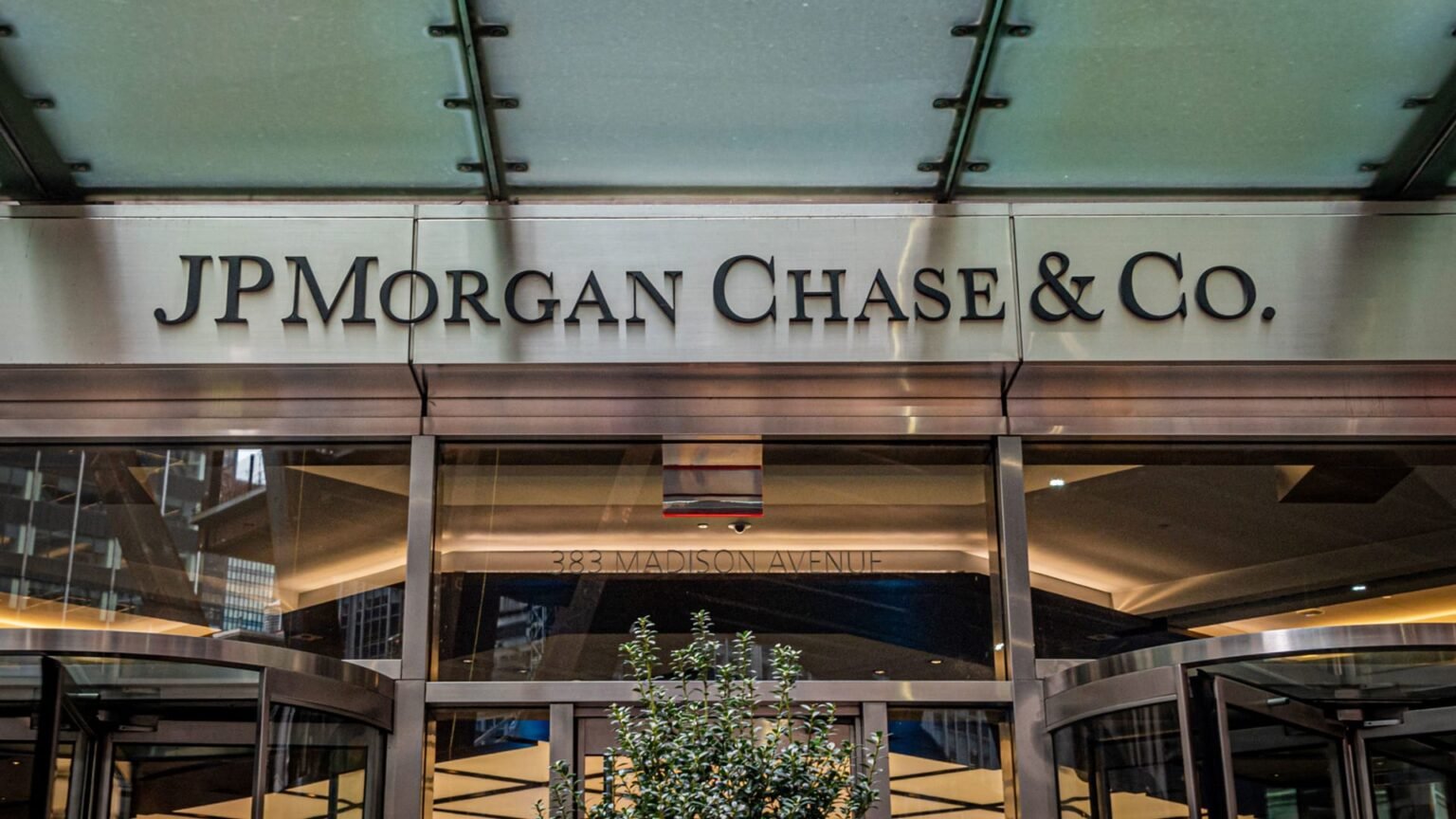 JPMorgan Markets Nearly $2 Billion Trucordia Loan Amid Shift Away from Private Credit