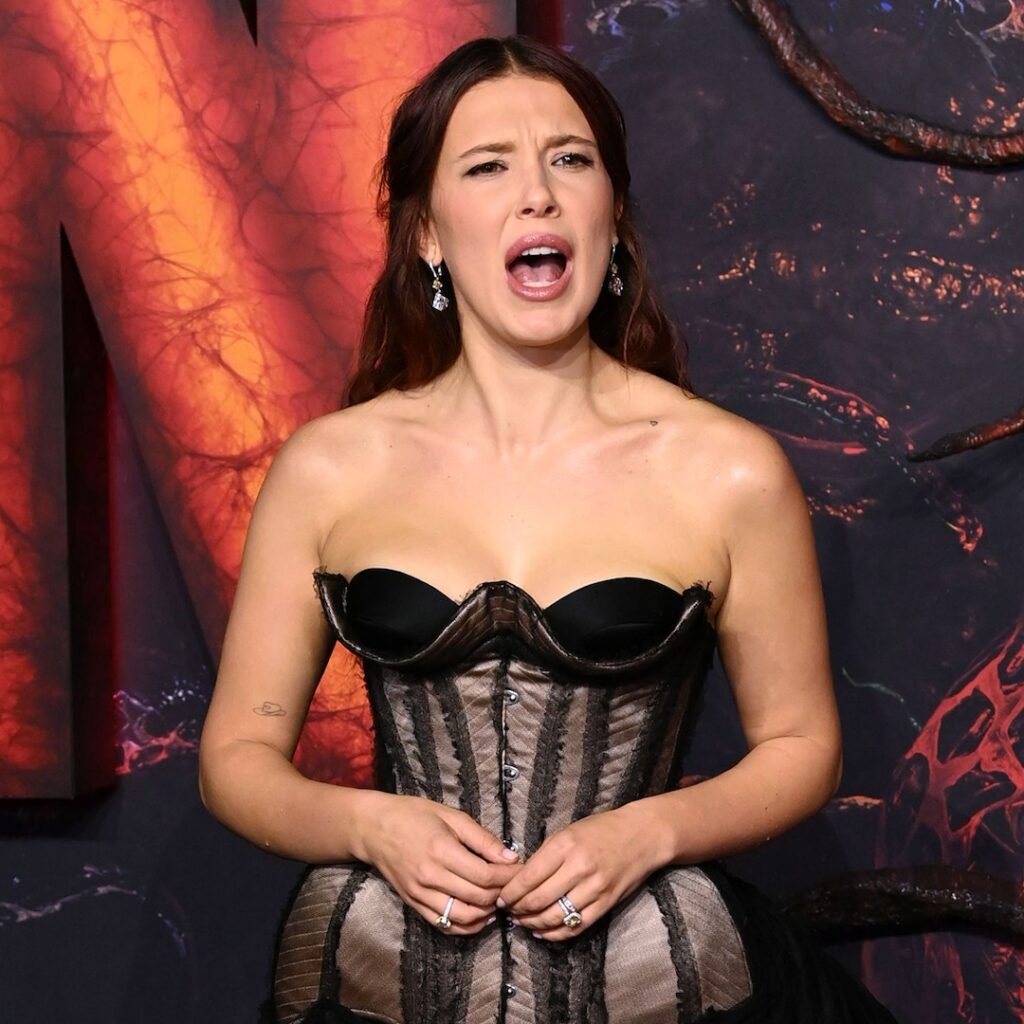 Millie Bobby Brown Red Carpet Photographer Clap Back Millie Bobby Brown Red Carpet Photographer Clap Back