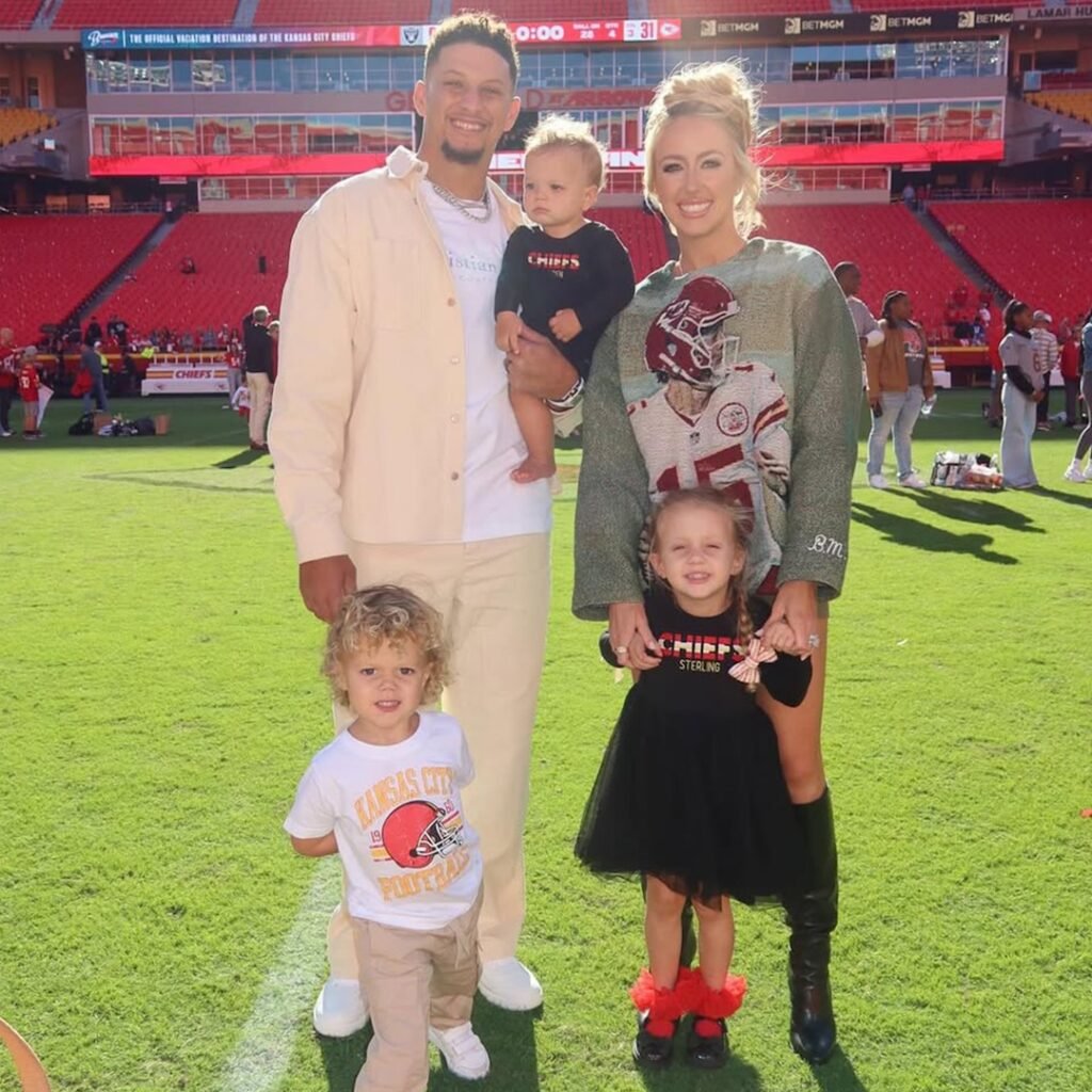 Brittany Mahomes Holiday Photos With Kids