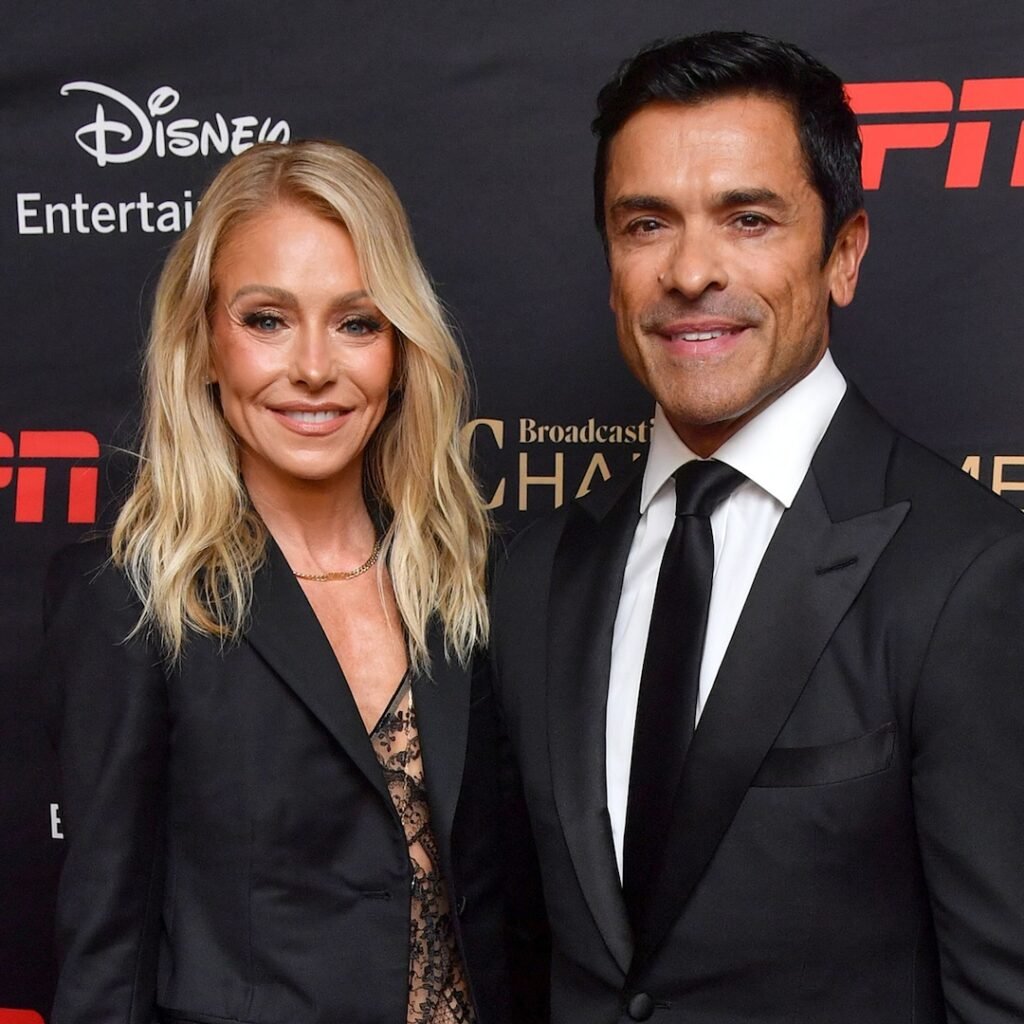 Mark Consuelos, Kelly Ripa Sons Michael, Joaquin Family Photo
