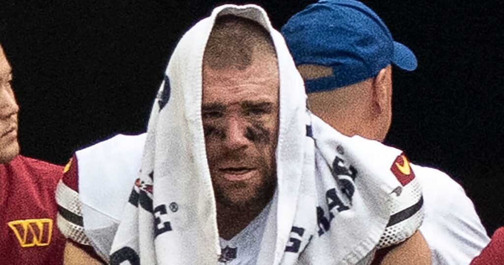 Zach Ertz Breaks Down in Tears After Season-Ending Injury