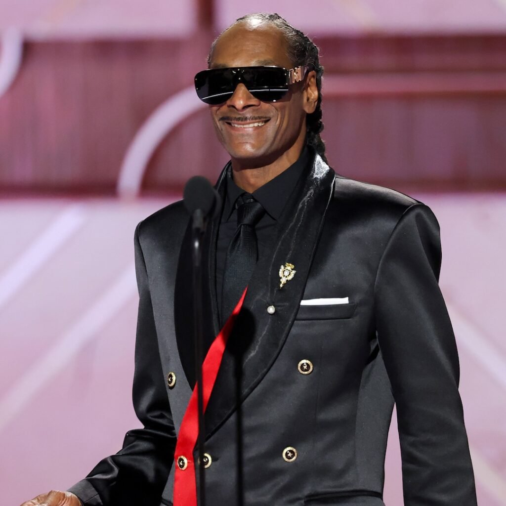 Snoop Dogg Presents, Gets Standing Ovation