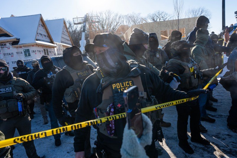 Minnesota Sets Up Battle With Feds to Prosecute ICE Agents Minnesota Sets Up Battle With Feds to Prosecute ICE Agents