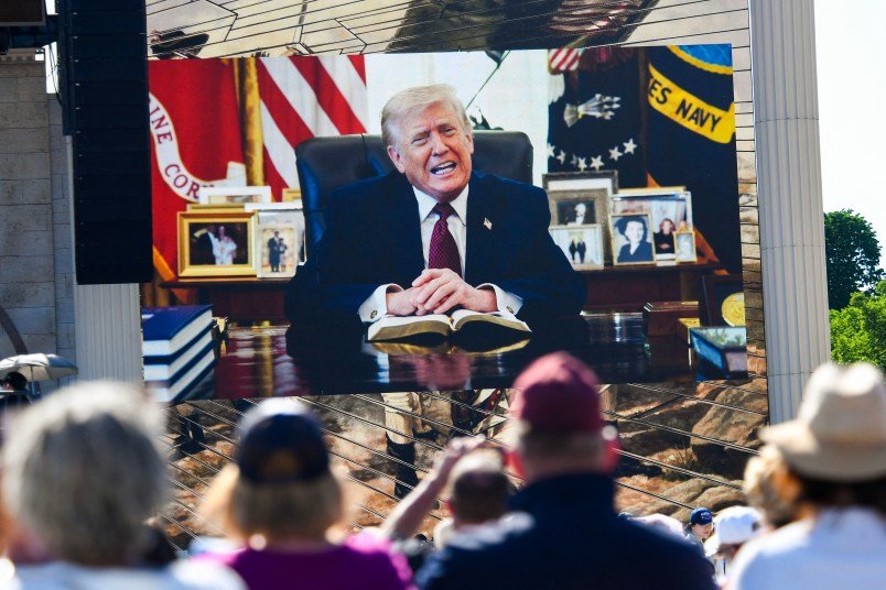 Trump’s Evangelical Allies Gather in DC for Prayer Marathon, Push to Further Erode Church-State Divide Trump’s Evangelical Allies Gather in DC for Prayer Marathon, Push to Further Erode Church-State Divide