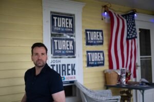 Running on ‘Prairie Populism,’ Turek Wins Primary as Iowa Dems Reach for US Senate Seat