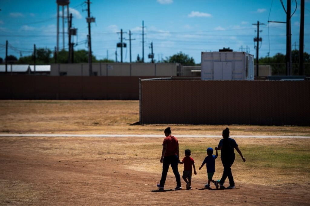 Senate Report Describes ‘Top-Down Culture of Cruelty’ in ICE Detention Senate Report Describes ‘Top-Down Culture of Cruelty’ in ICE Detention